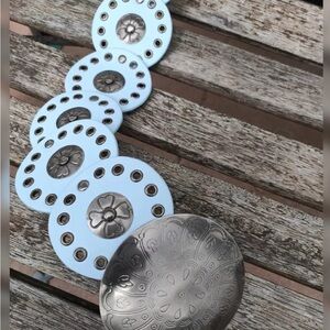 FABULOUS RETRO DISC BELT - BNWOT - WHITE